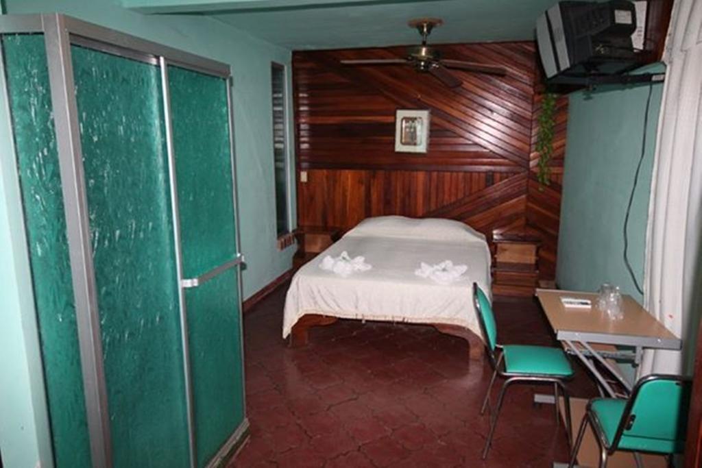Hotel Jackie'S House Puntarenas Room photo